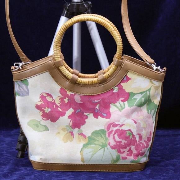 Fossil Floral and Rattan handled, adjustable strap bag. - Picture 2 of 7